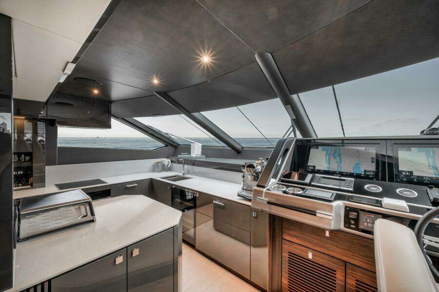 2026 Sunseeker 88 Yacht