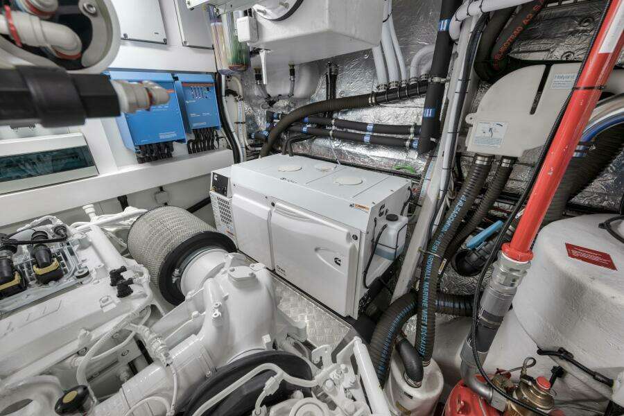 2026 Sunseeker 88 Yacht