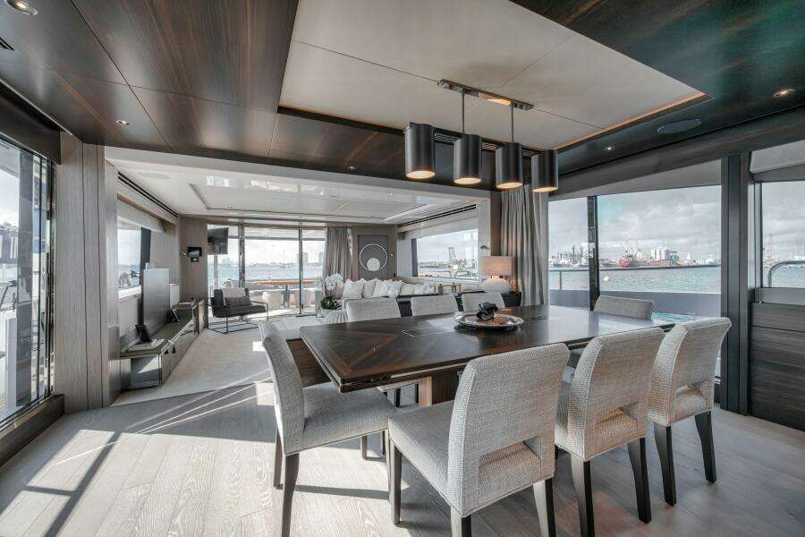 2026 Sunseeker 88 Yacht