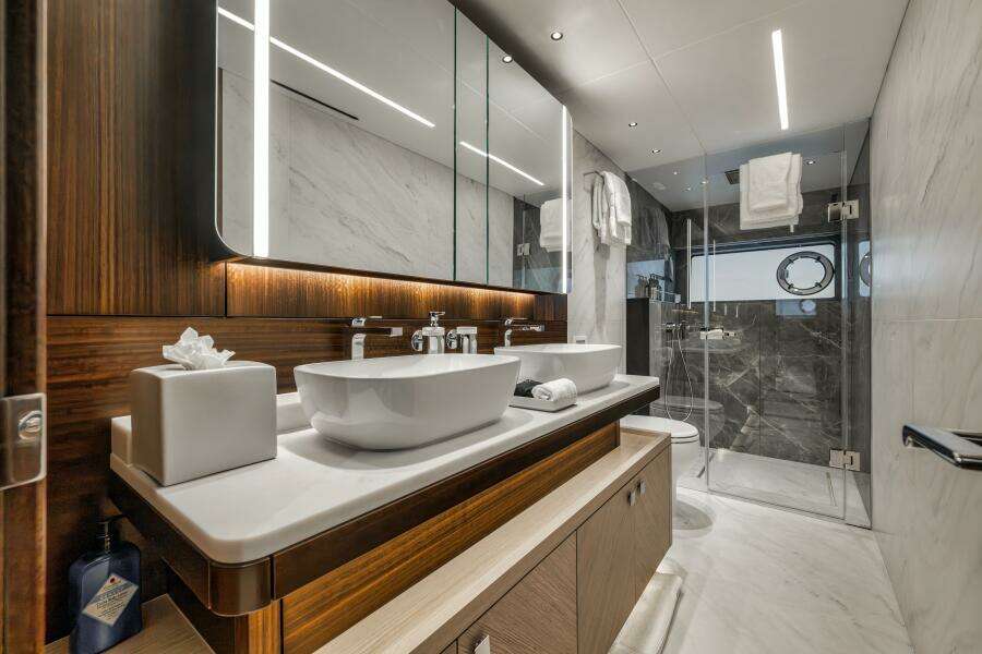 2026 Sunseeker 88 Yacht