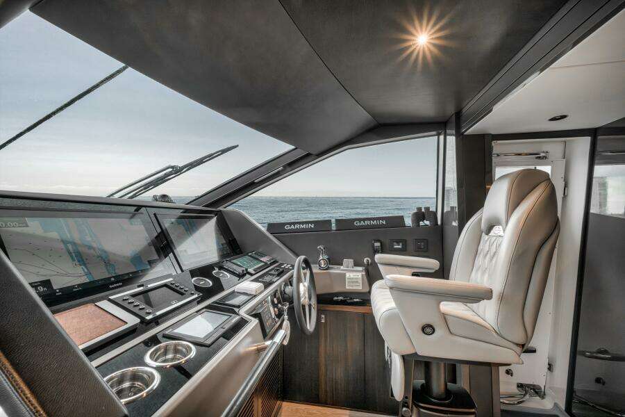2026 Sunseeker 88 Yacht
