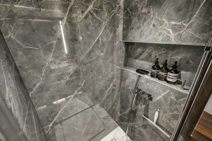 2026 Sunseeker 88 Yacht