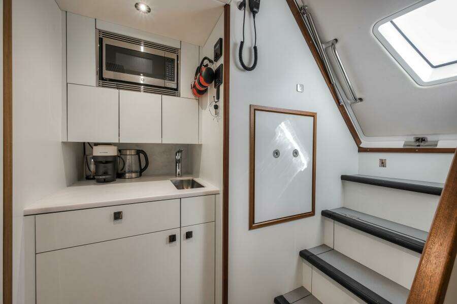 2026 Sunseeker 88 Yacht