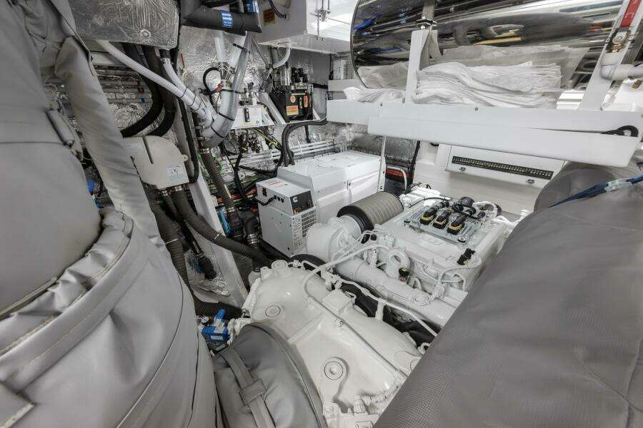 2026 Sunseeker 88 Yacht