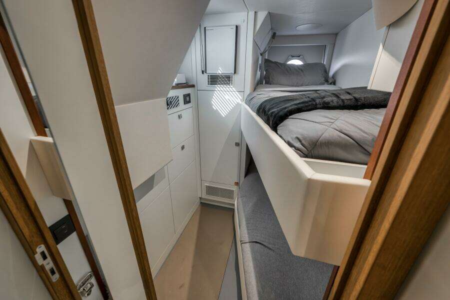 2026 Sunseeker 88 Yacht