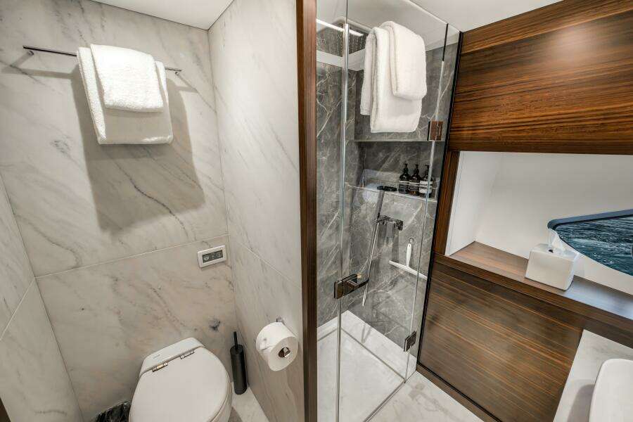 2026 Sunseeker 88 Yacht