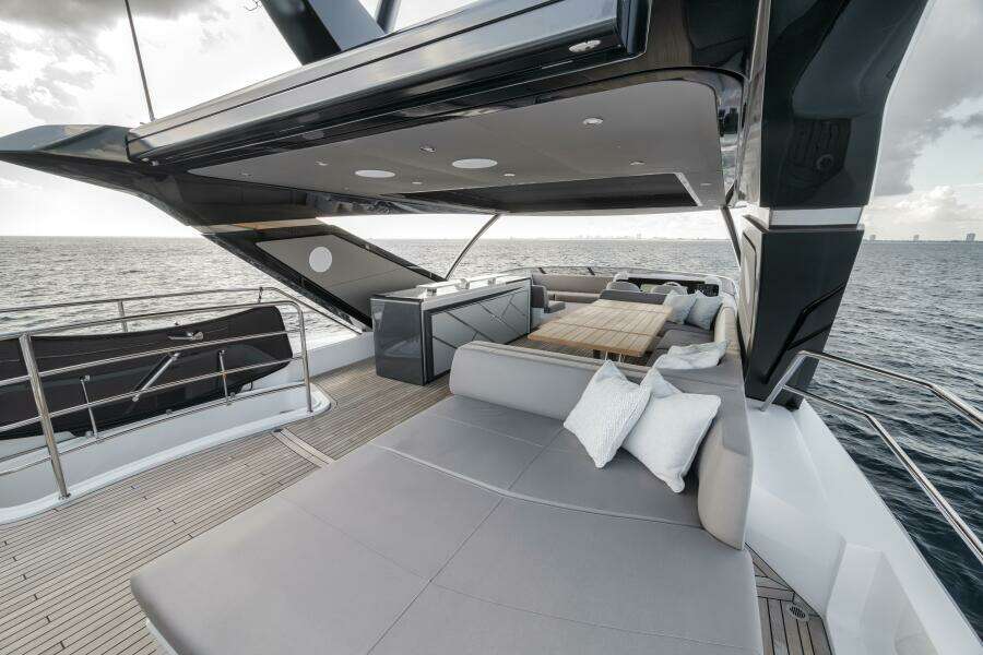 2026 Sunseeker 88 Yacht