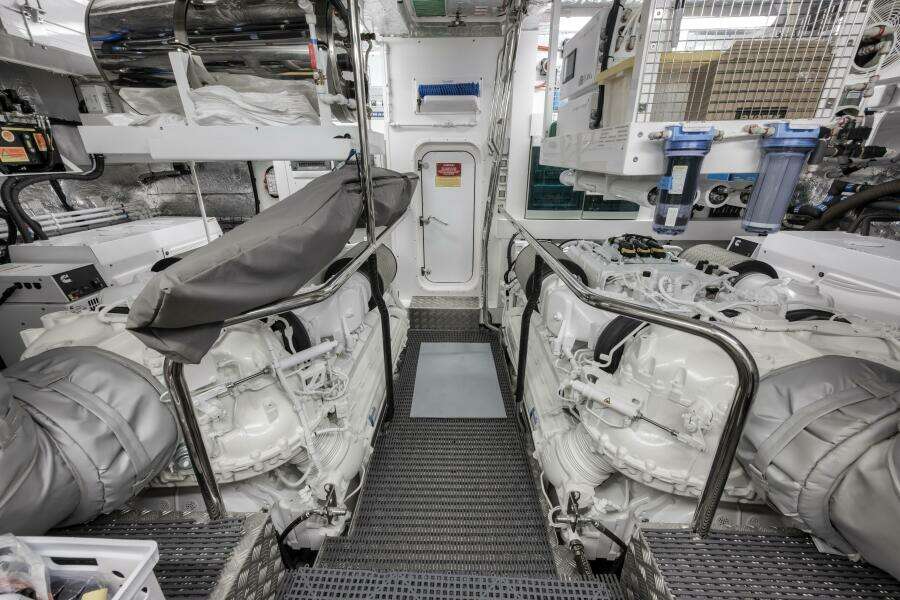 2026 Sunseeker 88 Yacht