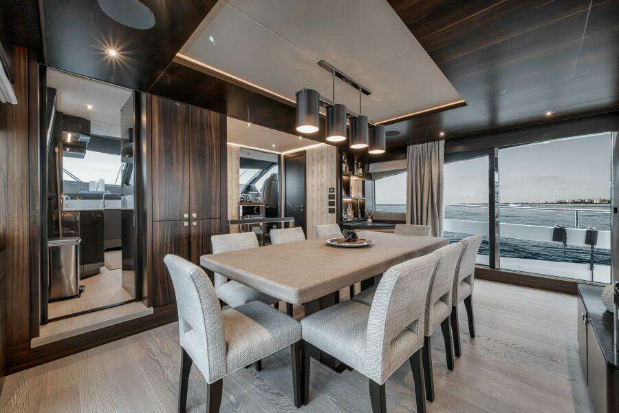 2026 Sunseeker 88 Yacht