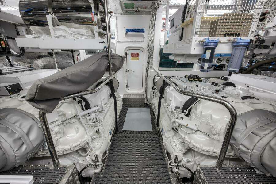 2026 Sunseeker 88 Yacht