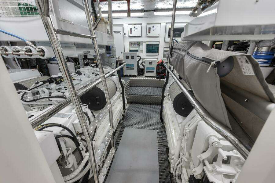 2026 Sunseeker 88 Yacht