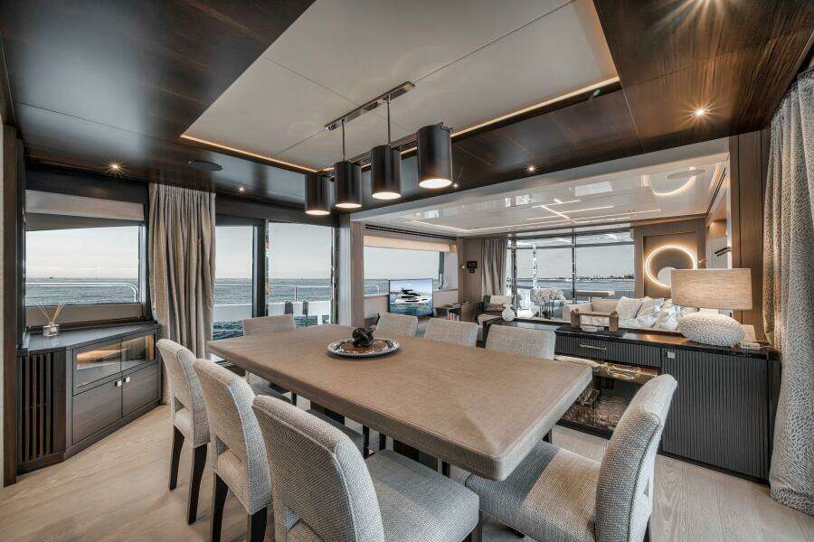 2026 Sunseeker 88 Yacht