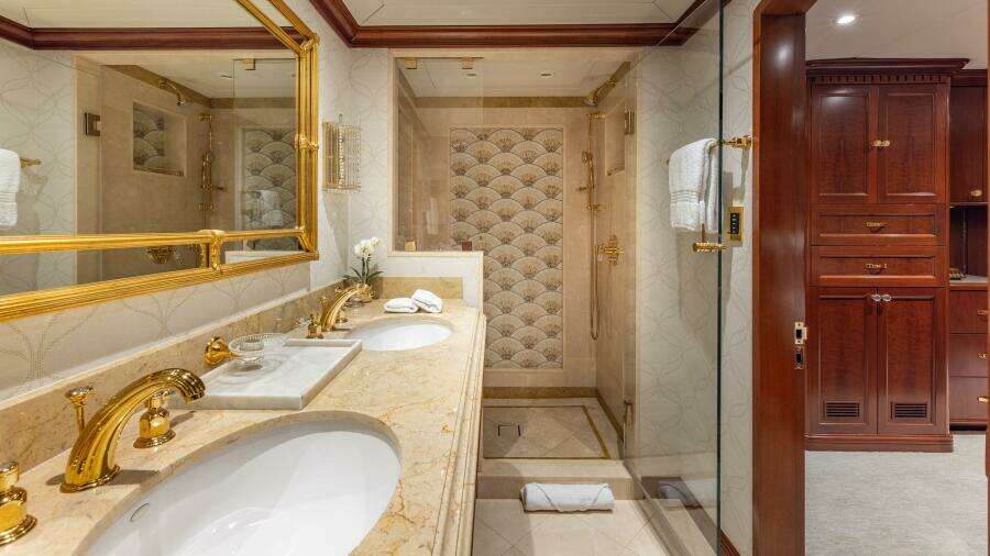 2001 Trinity Yachts Tri-Deck MY