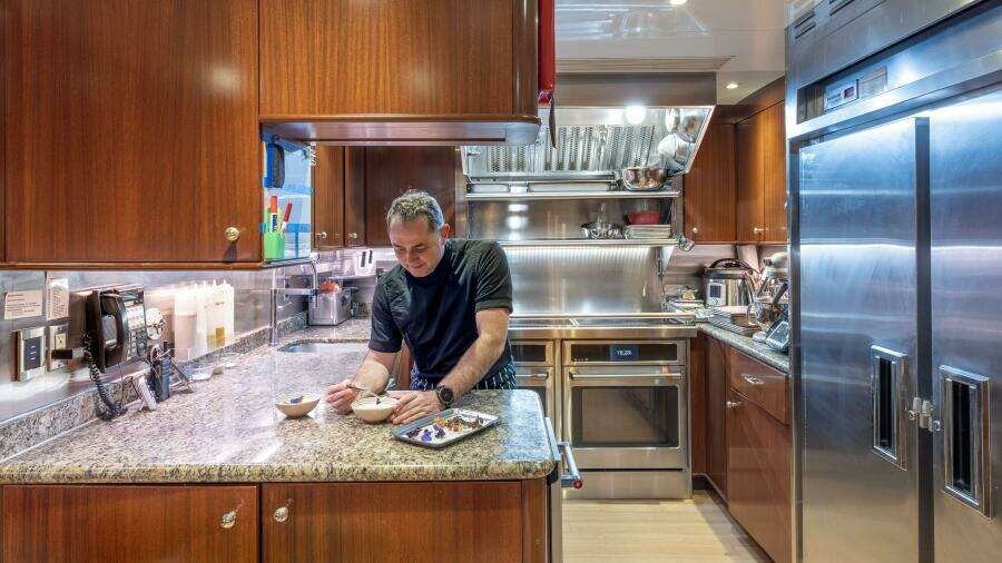 2001 Trinity Yachts Tri-Deck MY