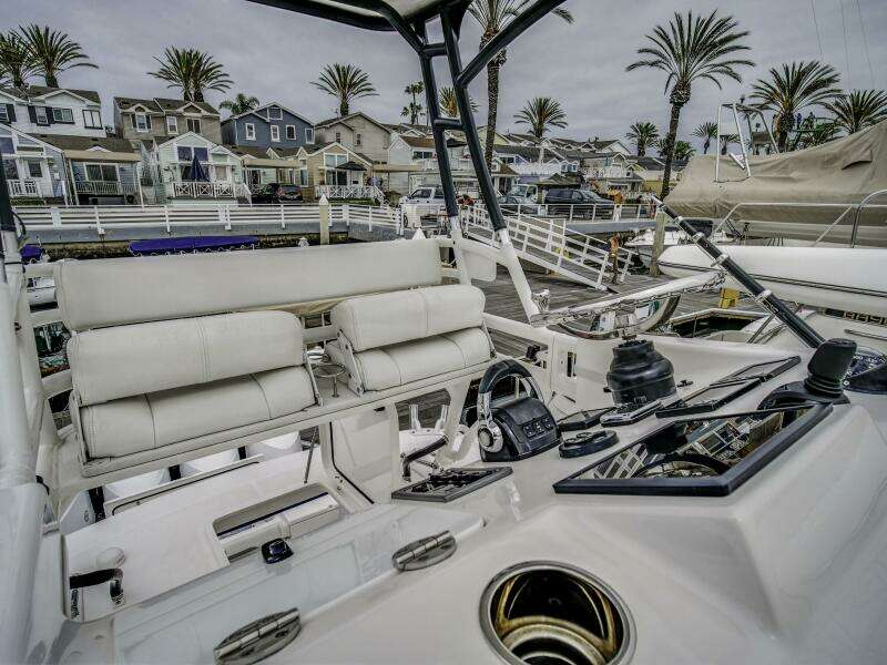 2015 Everglades 435 Center Console