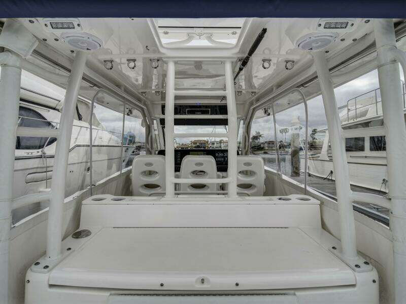 2015 Everglades 435 Center Console