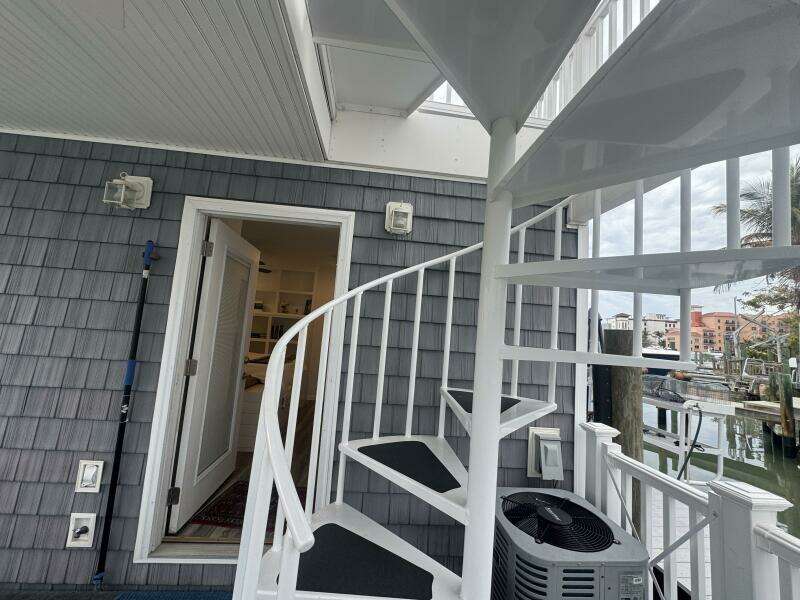 2019 Harbor Home Cozy Cottage 52' x 16' Tiny Boat