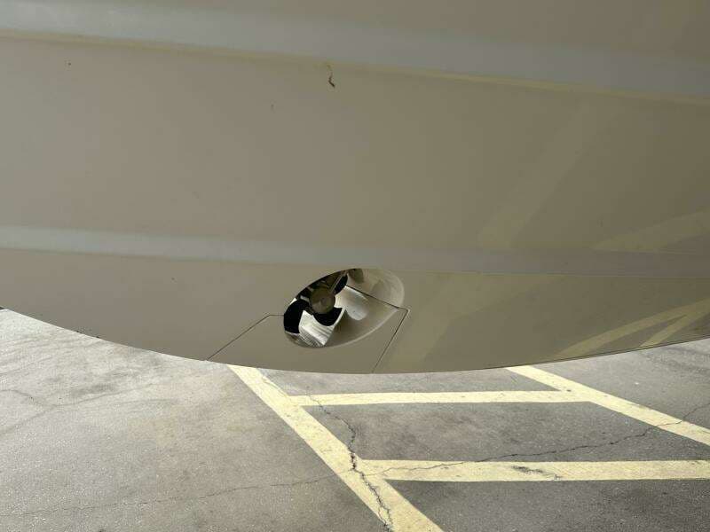 2016 Boston Whaler 315 Conquest