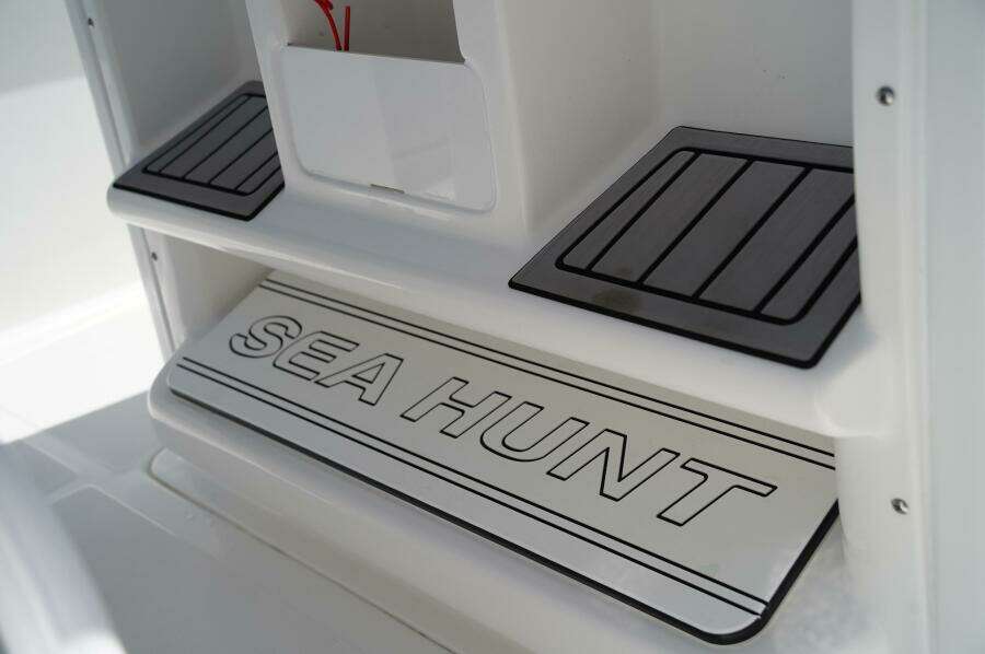 2023 Sea Hunt 275SE