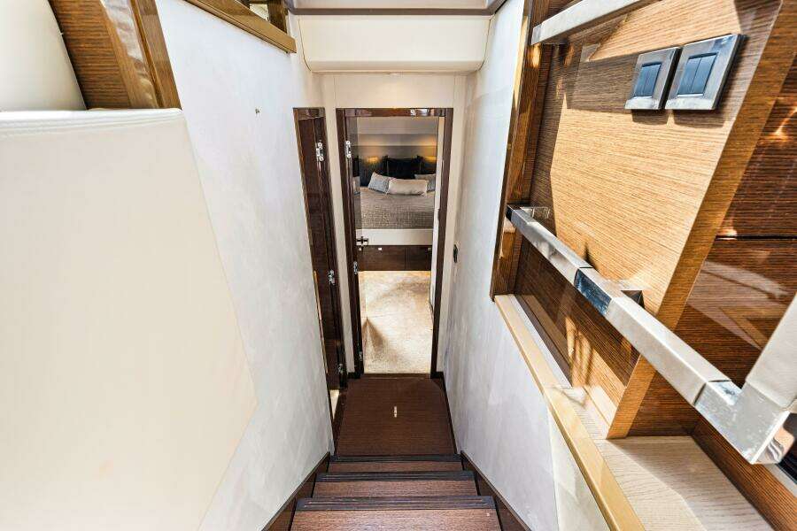 2019 Prestige 630 Flybridge 