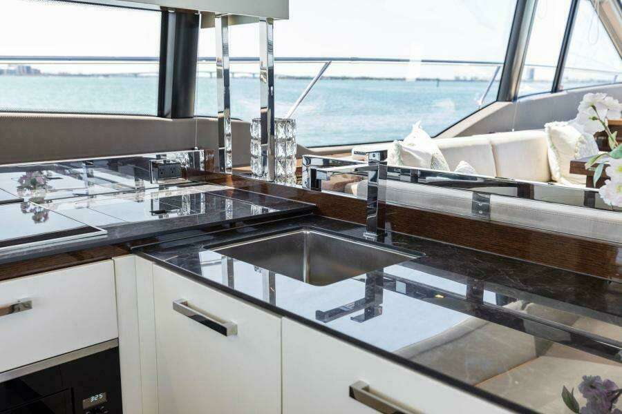 2019 Prestige 63 Flybridge 'Peace'