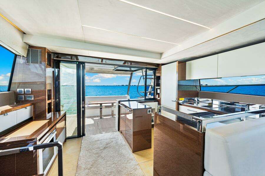 2019 Prestige 630 Flybridge - Galley