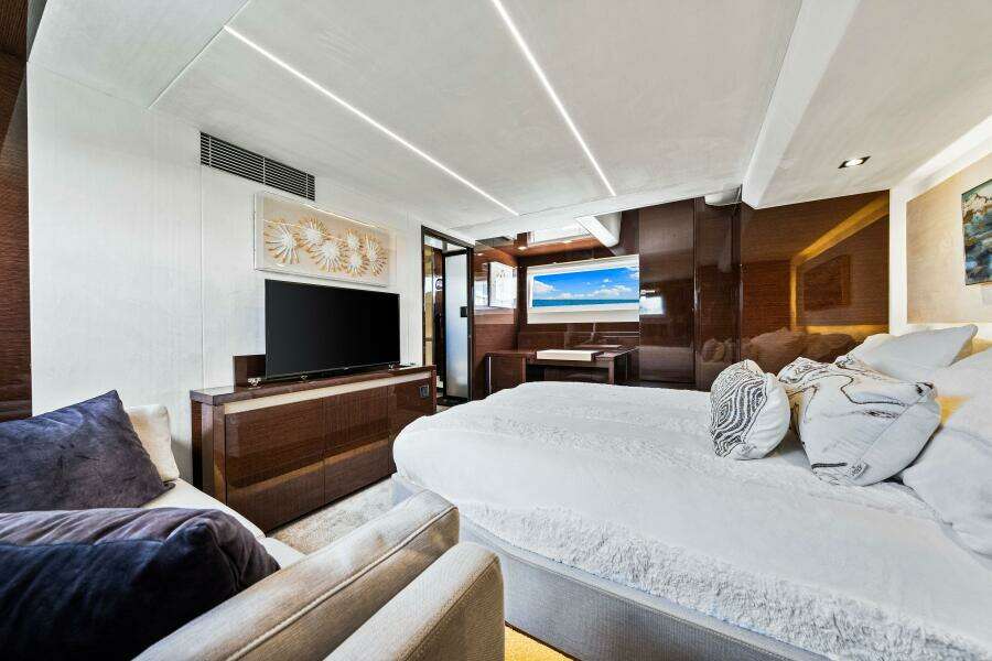 2019 Prestige 630 Flybridge - Stateroom 