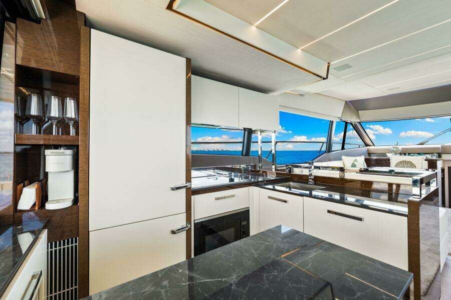 2019 Prestige 630 Flybridge - Galley