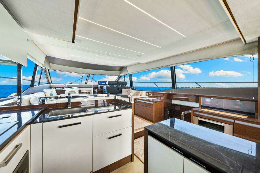 2019 Prestige 630 Flybridge - Galley