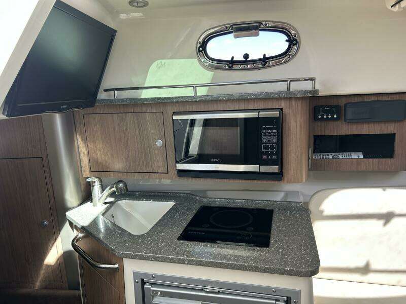 2015 Boston Whaler 285 Conquest