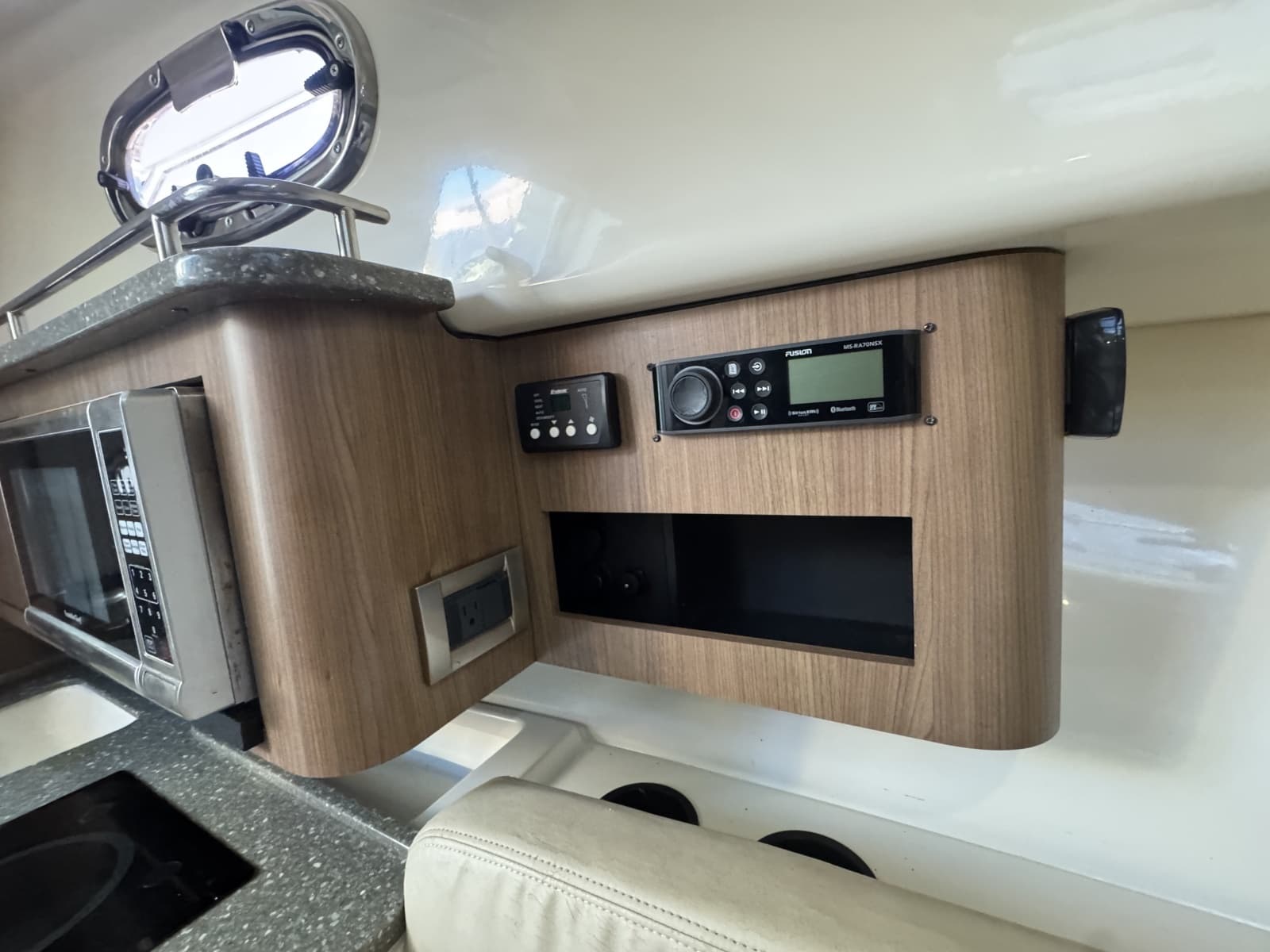 2015 Boston Whaler 285 Conquest