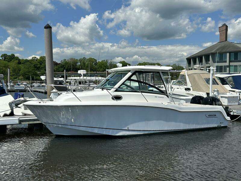 2015 Boston Whaler 285 Conquest