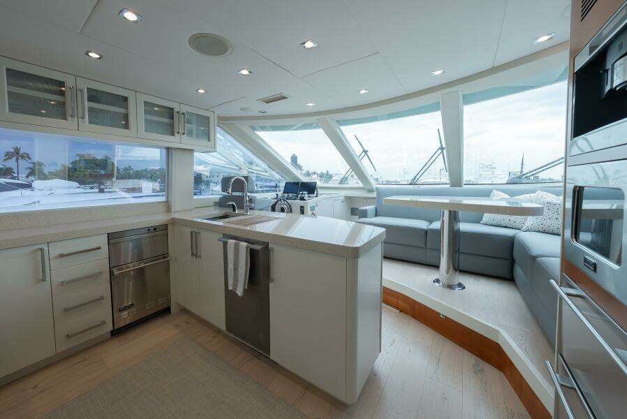 2012 Lazzara Yachts 