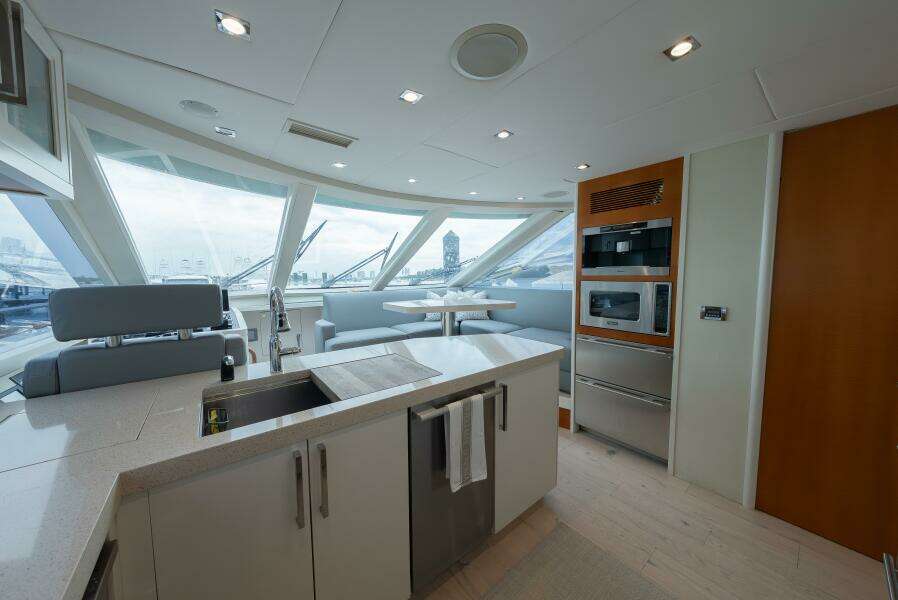 2012 Lazzara Yachts 