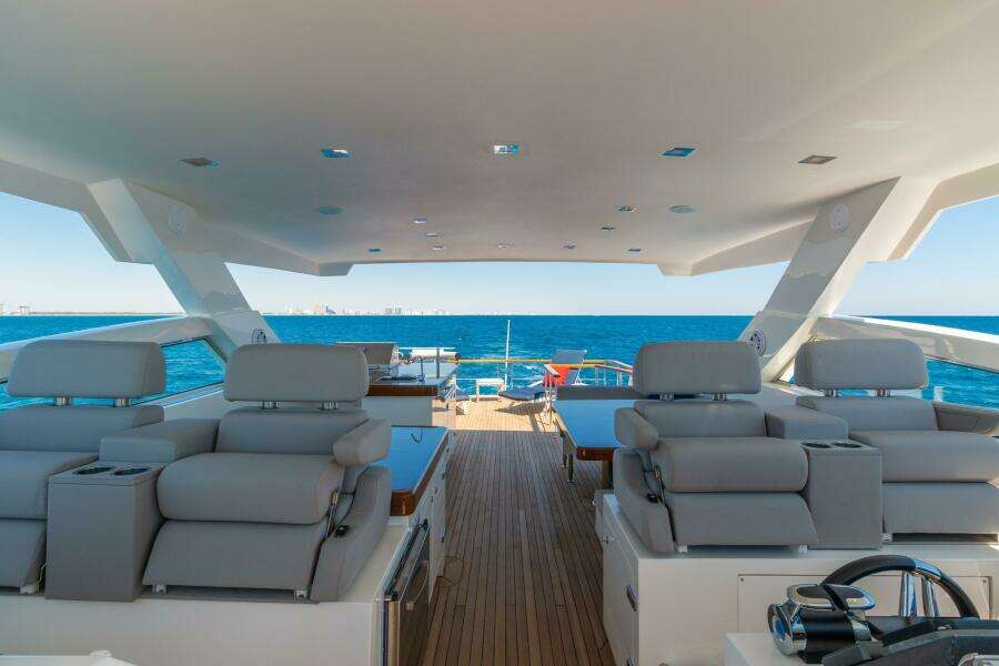 2012 Lazzara Yachts 