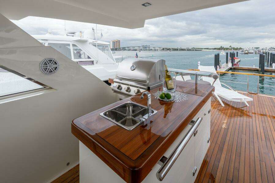 2012 Lazzara Yachts 