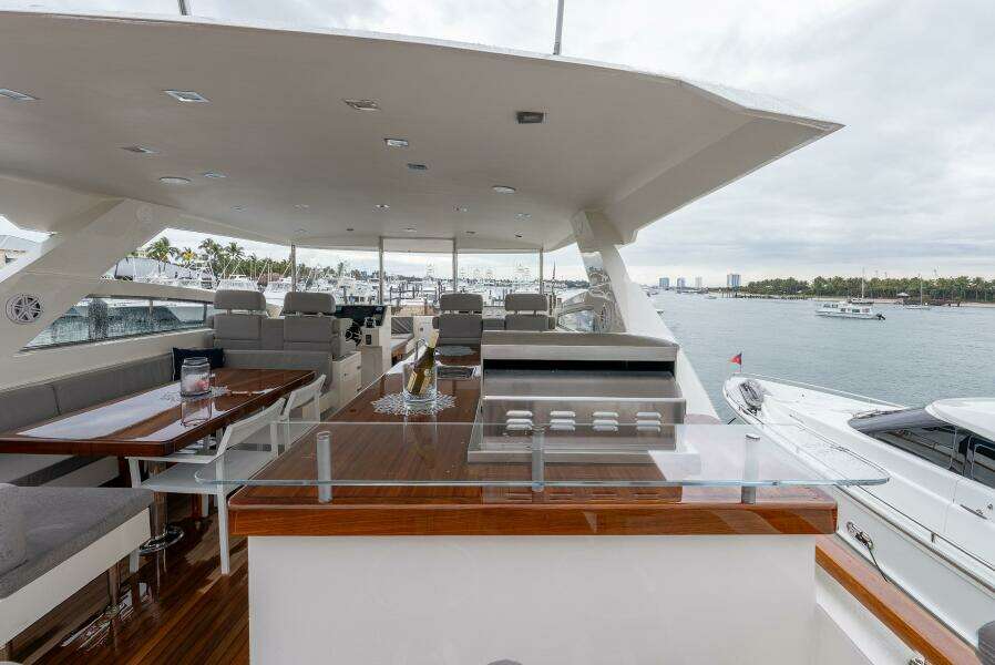 2012 Lazzara Yachts 