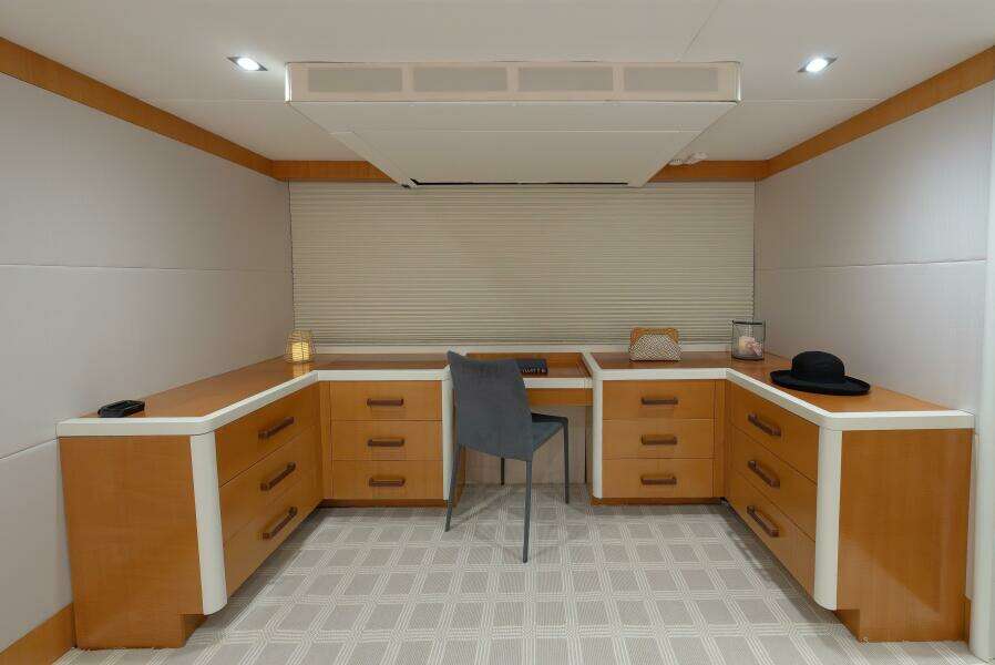 2012 Lazzara Yachts 