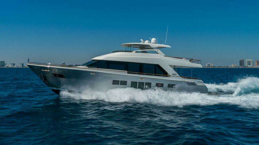 2012 Lazzara Yachts 