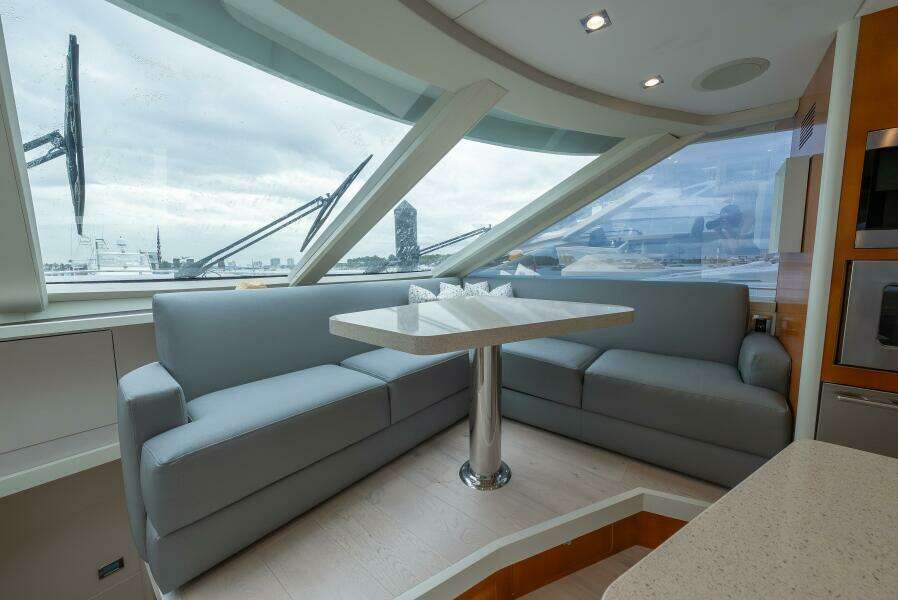 2012 Lazzara Yachts 