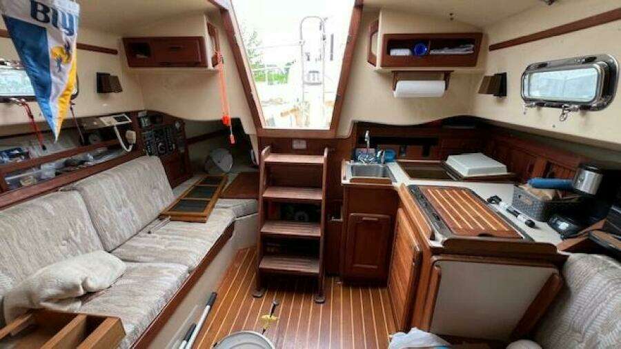 1988 Island Packet 27