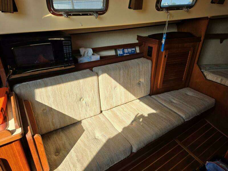 1988 Island Packet 27