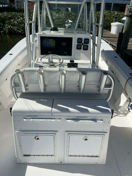 2006 Regulator 32 Center Console