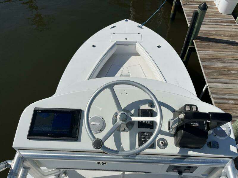 2006 Regulator 32 Center Console