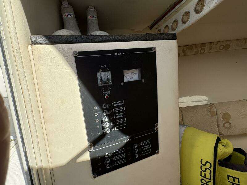 2008 Wellcraft 35 Scarab Sport