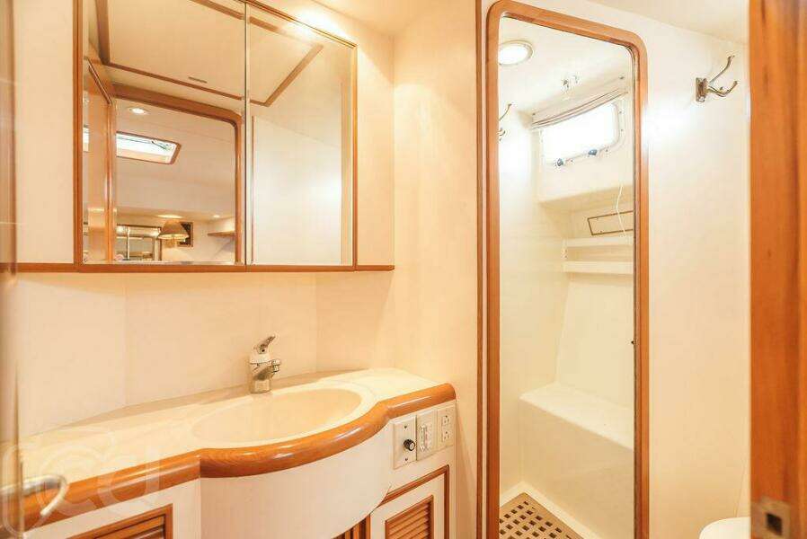 1999 Offshore Yachts 52 Pilothouse