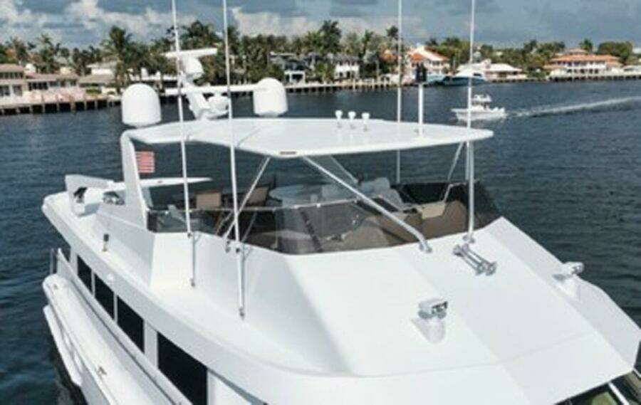 1998 Hatteras 74 Cockpit Motoryacht