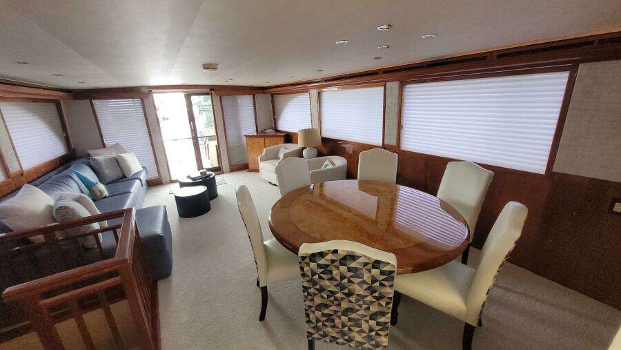 2000 Hatteras 75 Sport Deck