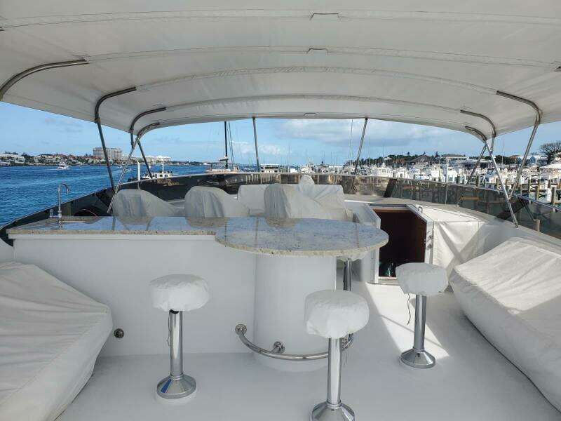 2000 Hatteras 75 Sport Deck
