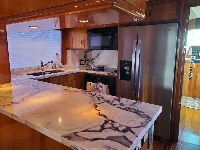 2000 Hatteras 75 Sport Deck
